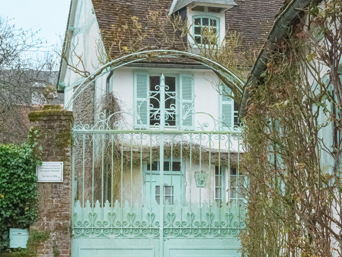 Contrasting Charms: Maison de Maître vs.&nbsp;Farmhouse